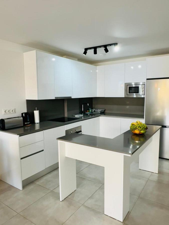 2-Bedroom-Apartment With A Terrace, Pool, Gym Màlaga Exteriér fotografie