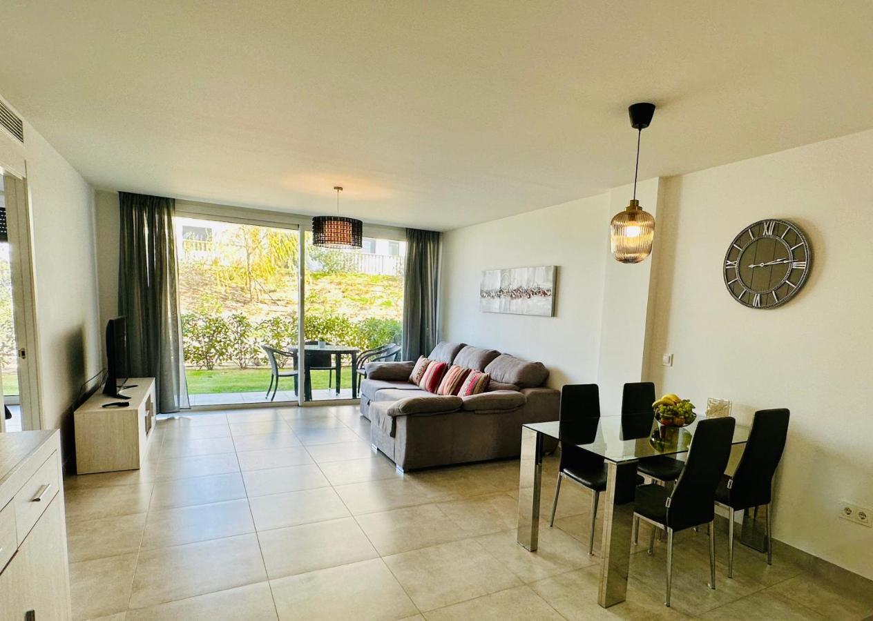 2-Bedroom-Apartment With A Terrace, Pool, Gym Màlaga Exteriér fotografie